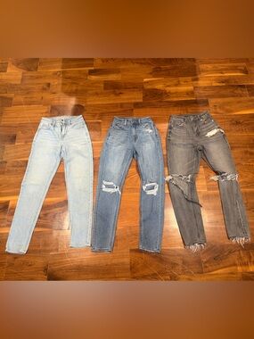American Eagle “Mom Jeans” size 000 (23) regular